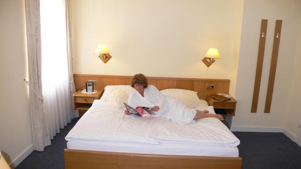 Hotel Binz Bernkastel-Kues Szoba fotó